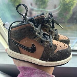 Nike Kids High-Top Sneakers - Black and Brown